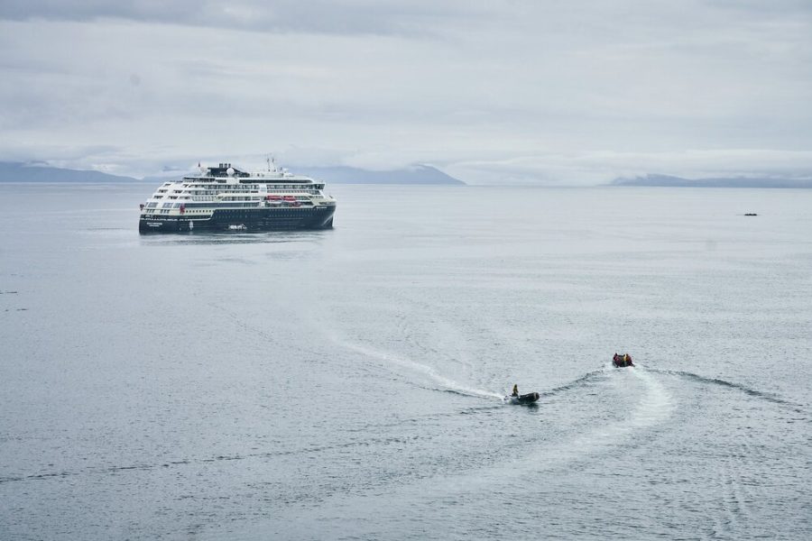 Alaska - Unga Village - MS Fridtjof Nansen - HX