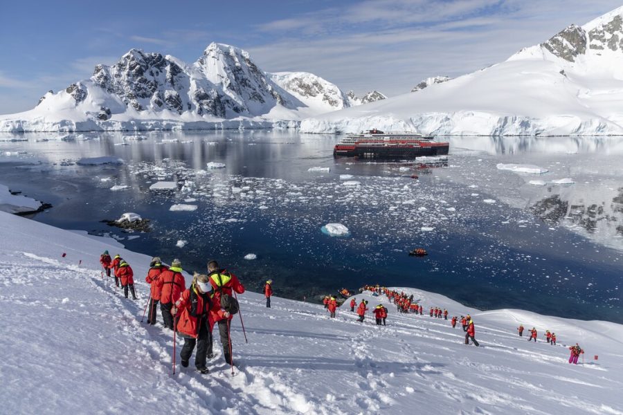 Antarctica_Orne_Harbour_HGR_166542_1080_Photo_Oscar_Farrera