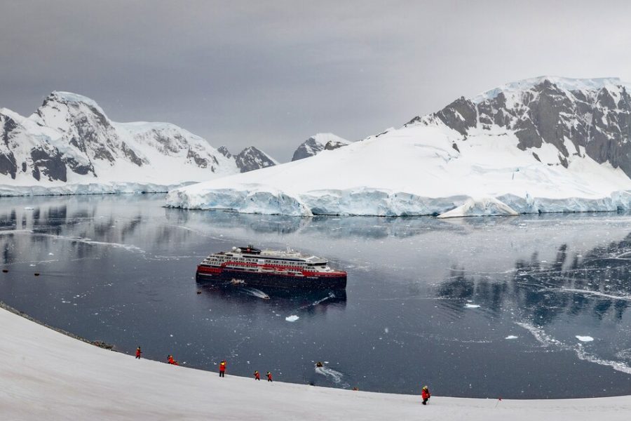 Antarctica_Orne_Harbour_HGR_167203_1080_Photo_Oscar_Farrera