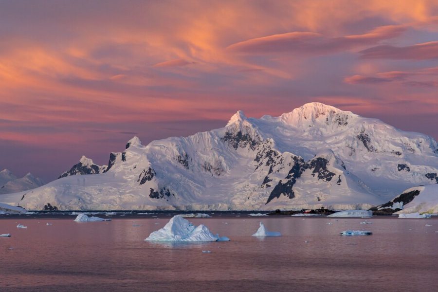 Antarctica_Paradise_Bay_HGR_166601_1080_Photo_Yuri_Matisse_Choufour