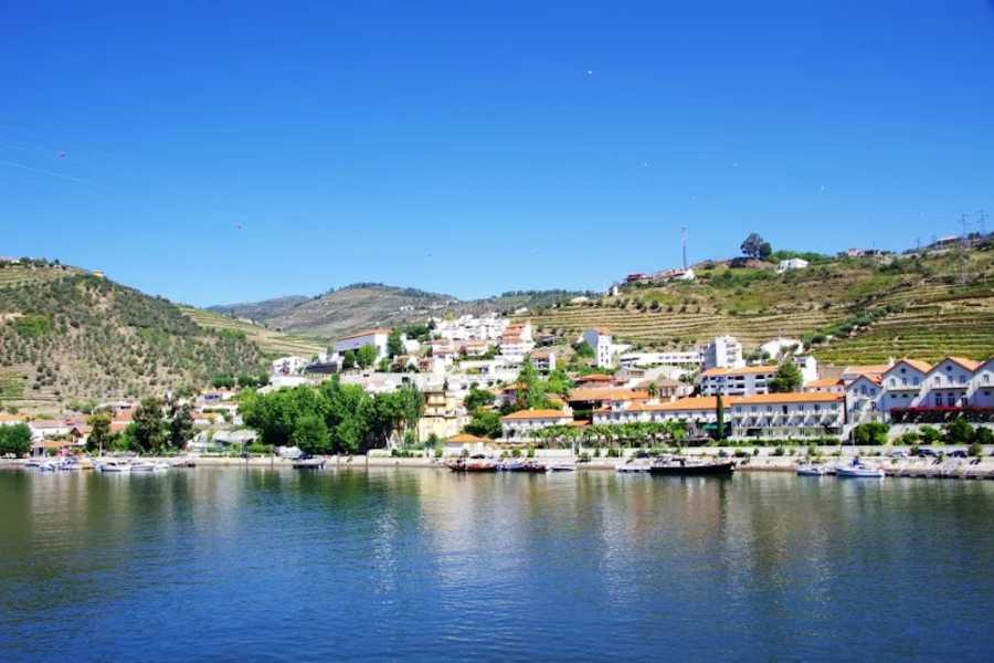 Douro with Lisbon - pinhao-inacio-pires-inacio-pires copy