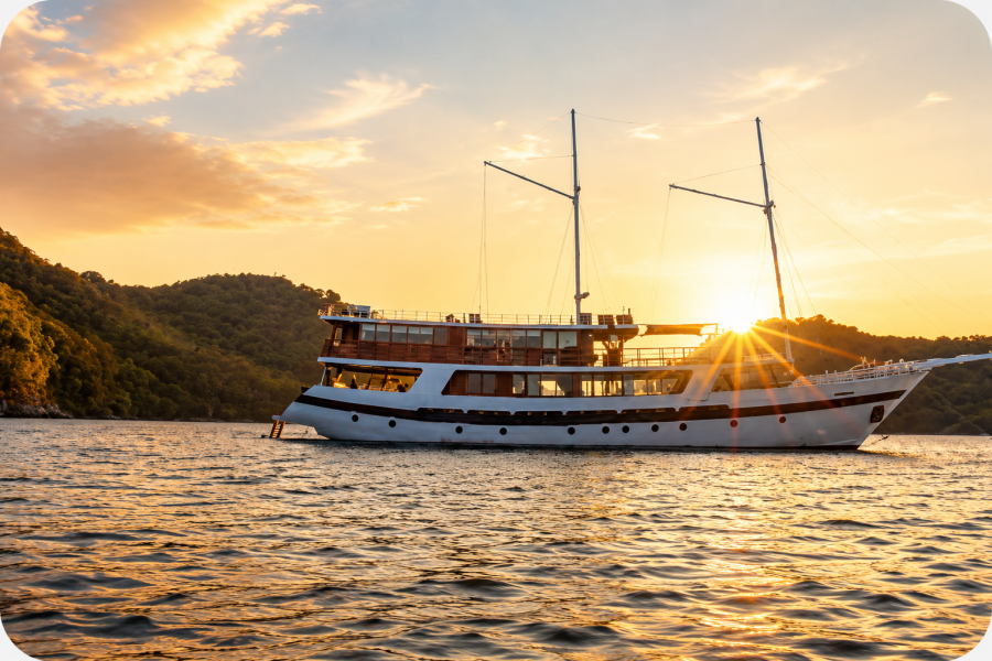 Komodo Boat