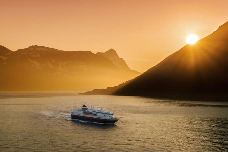 Midnight Sun Cruise Hurtigruten