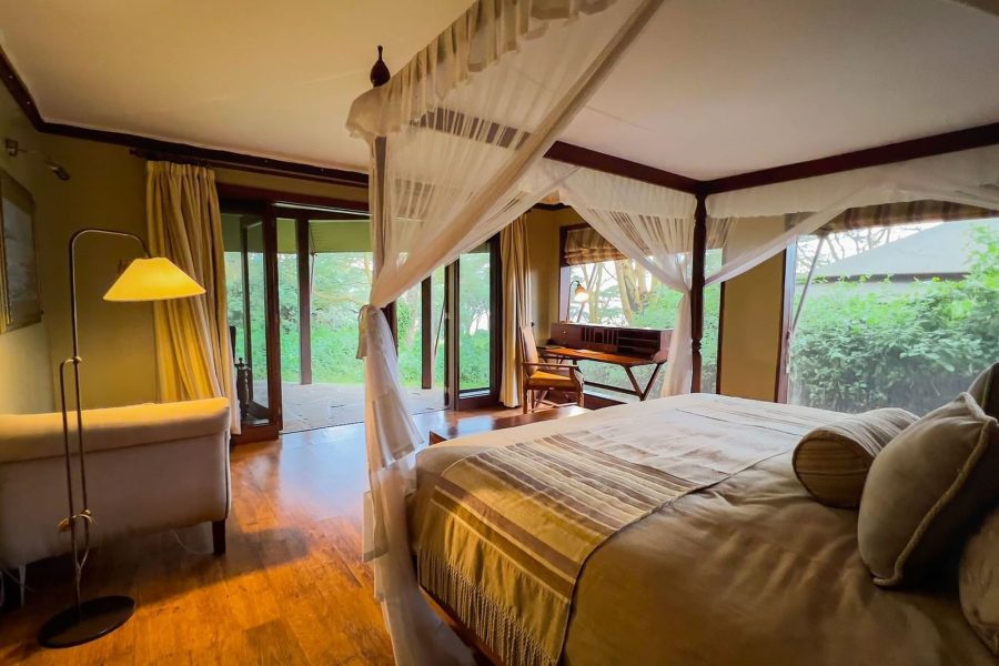 king-deluxe-lake-elmenteita-bedroom